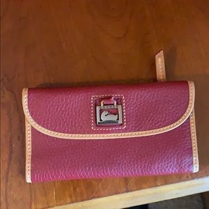 Continental pebble grain clutch